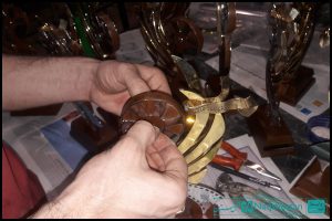 مراحل ساخت تندیس جشنواره ملی پویاگران انقلاب اسلامی