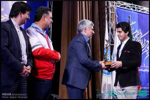 آیین اعطای تندیس ملی فداکاری دانشجویان ایران