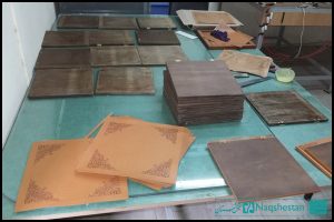 مراحل ساخت لوح تقدیر جایزه جهانی خشت طلایی تهران